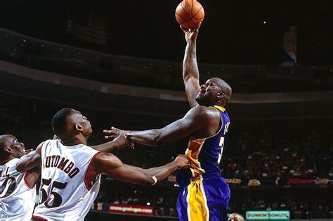 This Day In Lakers History Shaquille ONeal Dominates To Put 76ers On