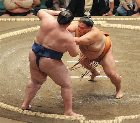 御嶽海、かど番脱出へ連勝発進 大相撲秋場所初日・2日目：中日新聞web