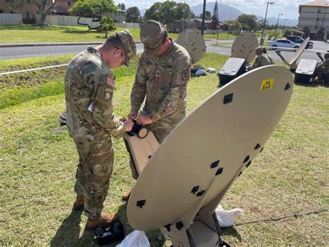 Army Modernizes Pacific Expeditionary Signal Battalion Soldier