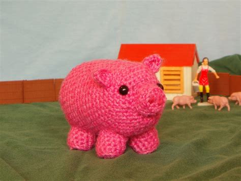 one man crochet: free crochet pig pattern