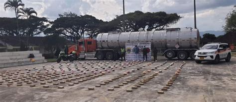 En Tractomula Encaletados Iban Kilos Base De Coca Incautados En