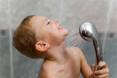 12 400 Photos De Douche Enfant Photos Taleaux Et Images Libre De