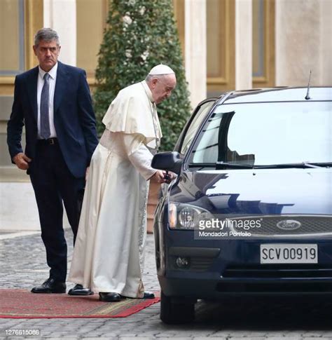 2,120 Pope Francis Car Stock Photos, High-Res Pictures, and Images ...