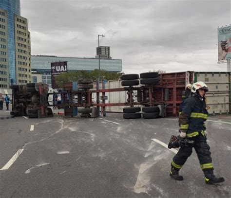 Emergencias BA on Twitter General Paz y Superí Volcó un camión con