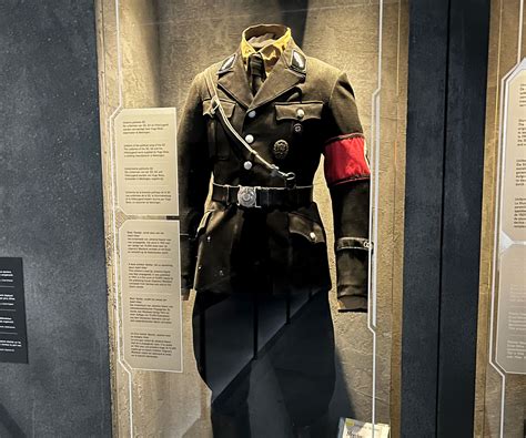 în A noastra Înnebuni hugo boss nazi uniforms dificultate INSCRIETI Separat