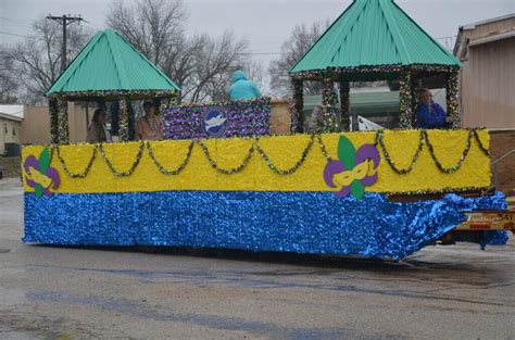 Rain Or Shine Mardi Gras Parade Marches On Desoto County News