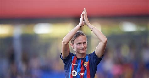 Caroline Graham Hansen extends Barcelona contract until 2026 - Barca ...