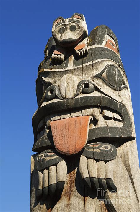 Totem Pole Photograph By Greg Vaughn Printscapes Fine Art America