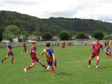 Album Seniors UFT 2 3 3 Ravières amical club Football