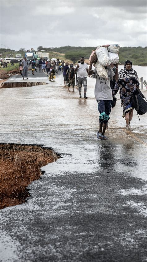 Lluvias E Inundaciones Por El Fenómeno El Niño Dejan 70 Muertos Y Más