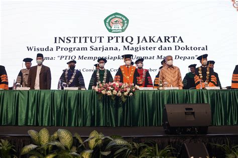 Rektor Institut PTIQ Jakarta Mewisuda 794 Wisudawan Program Sarjana