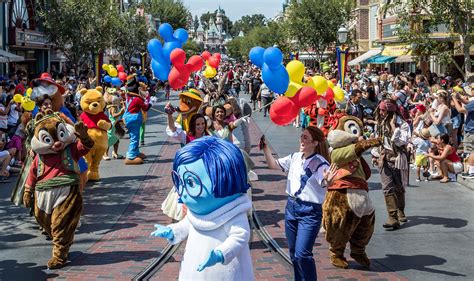 Flipboard: Band-Tastic Cavalcade brings a parade of Disney characters ...