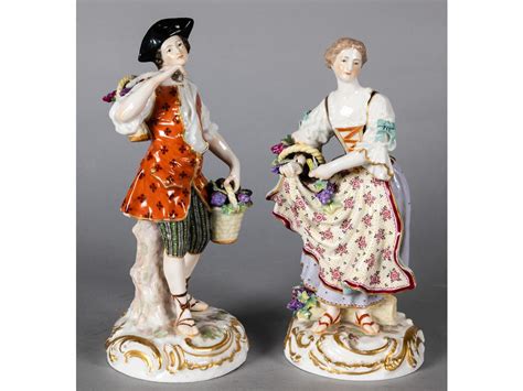 SAXE Deux statuettes en porcelaine polychrome représentant un couple