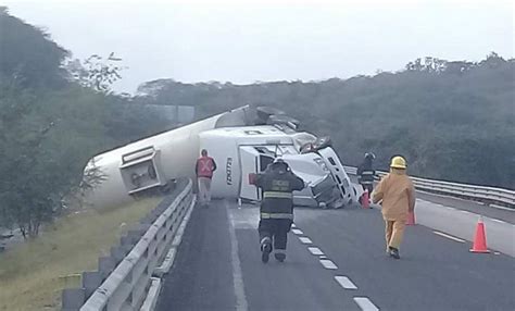 Volcó pipa con combustible en la carretera Valles Tamuín Noticias de