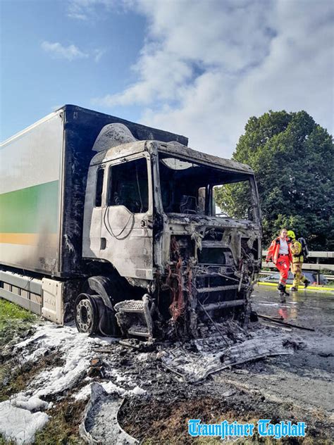 Lkw Brand Auf Der A8 Einsatzfotos Von Feuerwehr Polizei Und