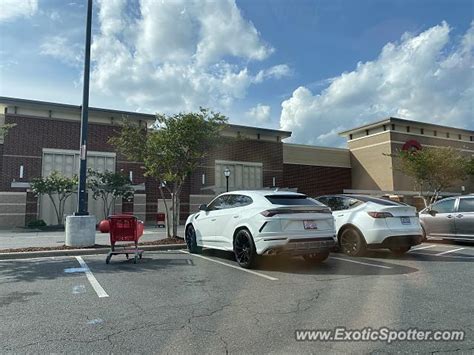 Lamborghini Urus spotted in Charlotte, North Carolina on 06/08/2023