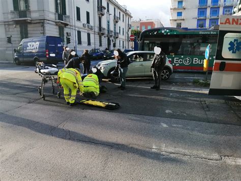 Messina Scontro Auto Moto Ferita Una Ragazza Gazzetta Del Sud