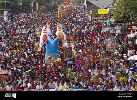 Dhaka Bangladesh 14th April 2016 Bangladeshi Peoples A Colorful