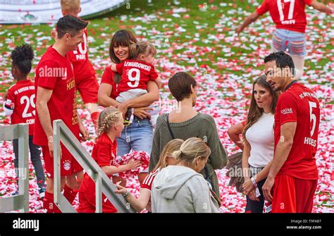 Robert Lewandowski And Wife Anna Lewandowski Hi Res Stock Photography