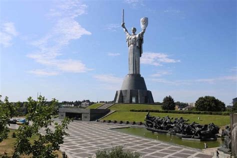 20 most enormous monuments and statues around the world