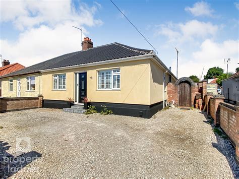 3 bed semi-detached house for sale in Allens Lane, Sprowston, Norwich