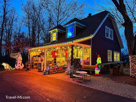 2024 Canterbury Village Christmas Holiday Stroll + Santa Metro Detroit