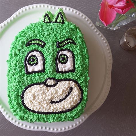 How To Make A PJ Masks Gecko Cake — Boston Mamas