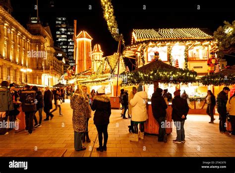 Authentischer Deutscher Weihnachtsmarkt Fotos Und Bildmaterial In