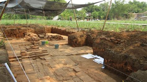 Temuan Spektakuler Di Situs Bhre Kahuripan Tiga Gapura Megah Candi