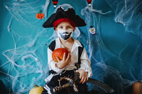 Halloween Safety: Tips for Trick-or-Treaters - UNCLE Credit Union