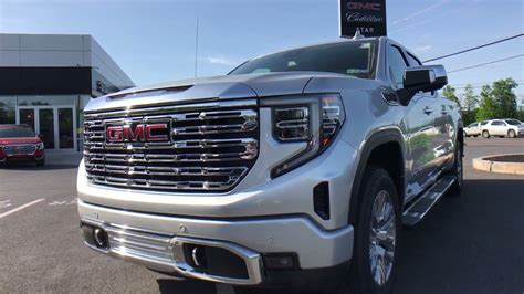 2022 Gmc Sierra 1500 Denali Ecotec3 53l V8 4d Crew Cab 10 Speed Automatic Quicksilver Metallic