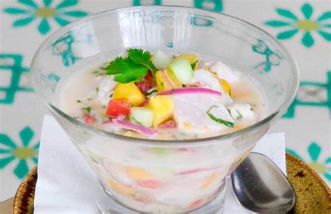 Ceviche con leche de coco y frutas tropicales La Nación