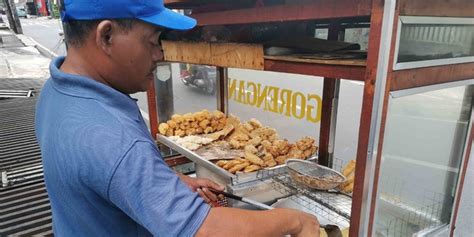 Pedagang Gorengan Enggan Naikkan Harga Walau Minyak Goreng Mahal