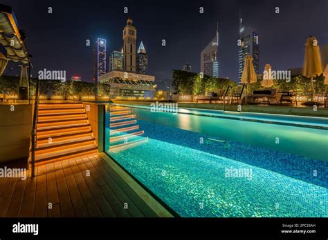 Four Seasons swimming pool in Dubai International Financial Centre ...