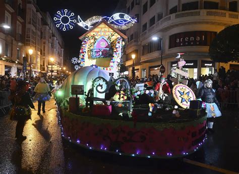 Los Reyes Reparten Ilusi N Por Las Calles De Burgos Burgosconecta