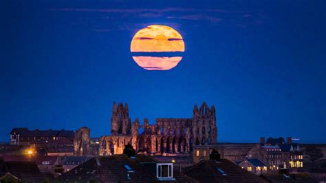 Last Full Moon Of When To See The December Cold Moon Bbc Weather