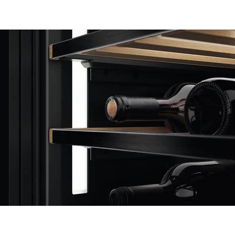 8000 Integrated Under Counter Wine Cooler 818 Cm Black Matt Glass Architonic