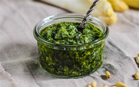 Bärlauchpesto aus dem Thermomix Grundrezept und leckere Tipps