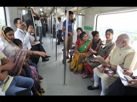 In Pics Pm Modi Travels In Delhi Metro Interacts With Commuters Oneindia News