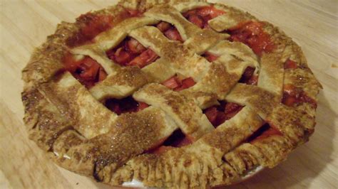 Strawberry Rhubarb Lattice Pie – Well Dined