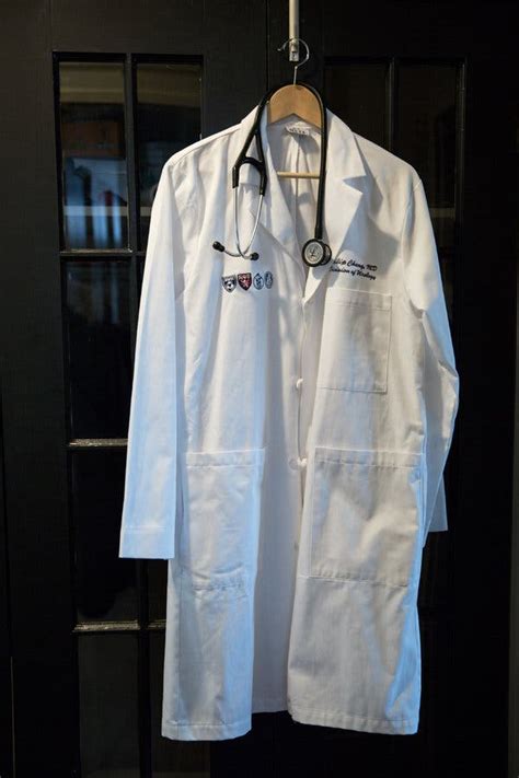 Why Your Doctor’s White Coat Can Be a Threat to Your Health – L'Atelier Forte