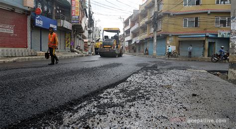 भक्तपुरमा आयोजना सुरु भएको २२ वर्षपछि बल्ल सडक कालोपत्र सुरु