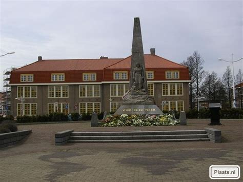 Den Helder Monument Voor De Gevallenen Met De Voormalige