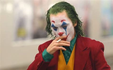 Coringa Joaquin Phoenix o visual completo do vilão em novas