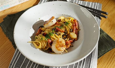 Spicy Bacon Pasta With And Seared Scallop สปาเก็ตตี้พริกกระเทียมเบคอน