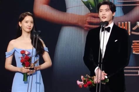 Selamat Yoona SNSD Dan Lee Jong Suk Terima Penghargaan Best Couple Di