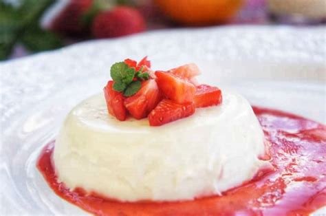 Panna Cotta Con Salsa De Fresas