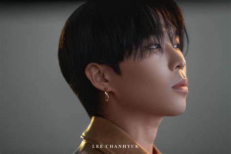 240115 Chanhyuk Akmu Weverse 1 Trillion Behind Photos Kpopping
