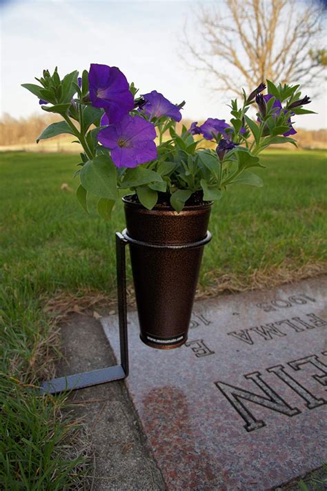 30 Fabulous Stay In the Vase Cemetery Flowers 2024