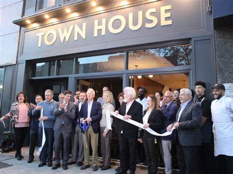 Town House Restaurant Celebrates New Rochelle Grand Opening | New ...